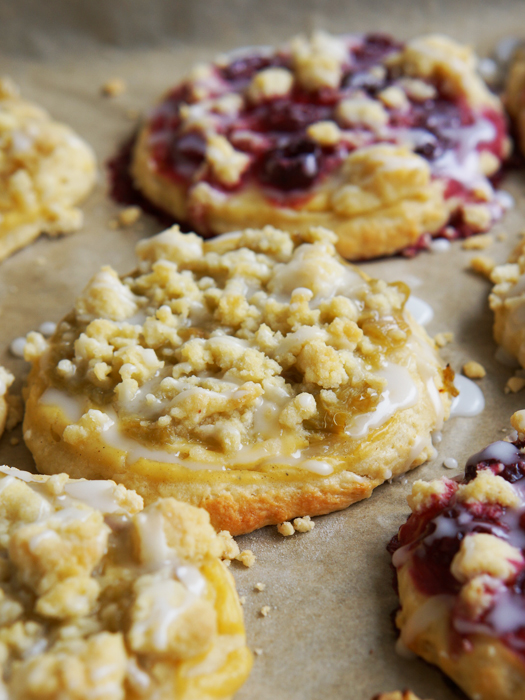 Schnelle vegane Streusel Taler (mit Rhabarber)