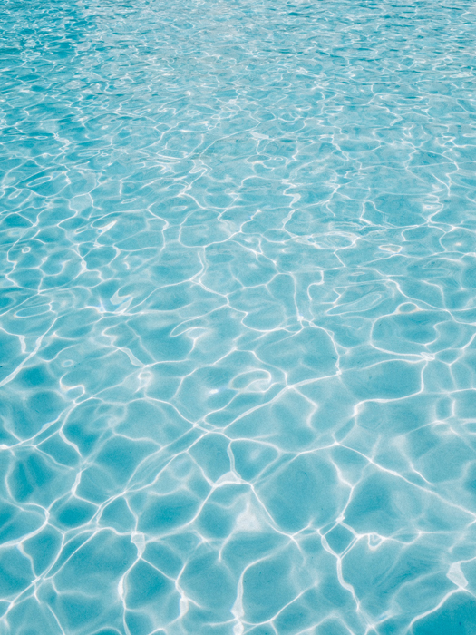 Statt Schwimmen: Aqua Pilates ist das perfekte Workout im Urlaub mit Kindern!