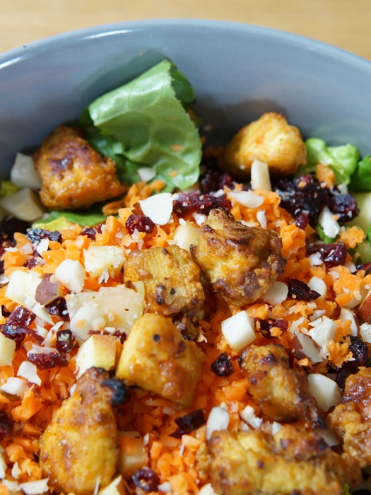 Fruchtiger Salat mit Apfel, Cranberries und Romanasalat - OOHMAMI!