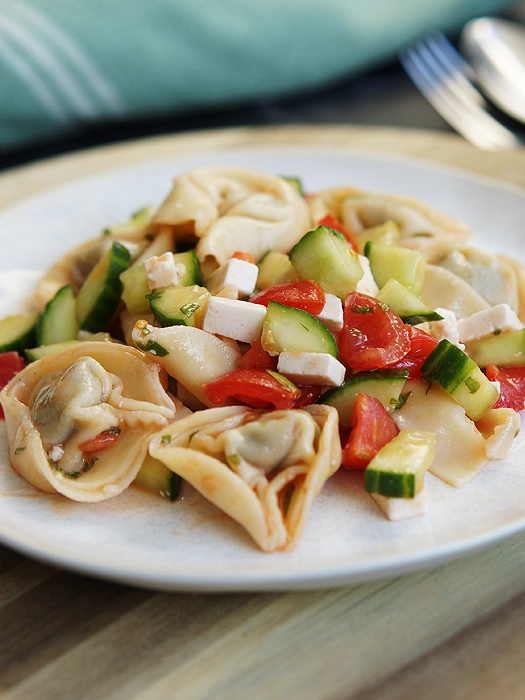Tortellinisalat mit Gurke und Tomate - OOHMAMI!