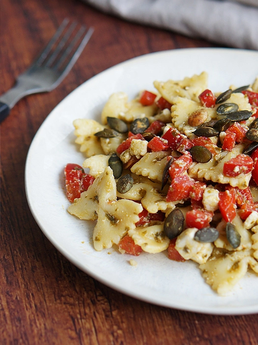 Farfalle-Salat mit Pesto