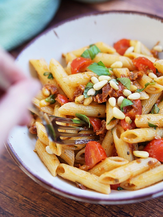 Penne-Salat mit getrockneten Tomaten