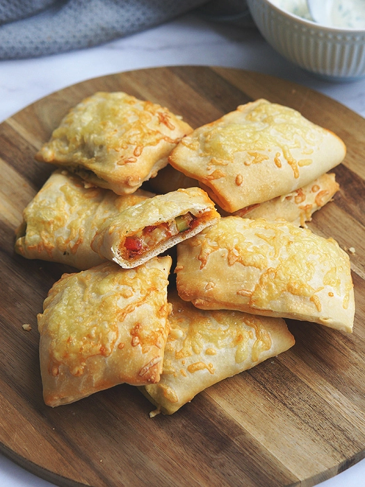 Pizzataschen (aus fertigem Pizzateig)