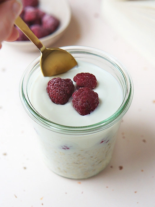 Overnight Oats mit Hafermilch und Beeren