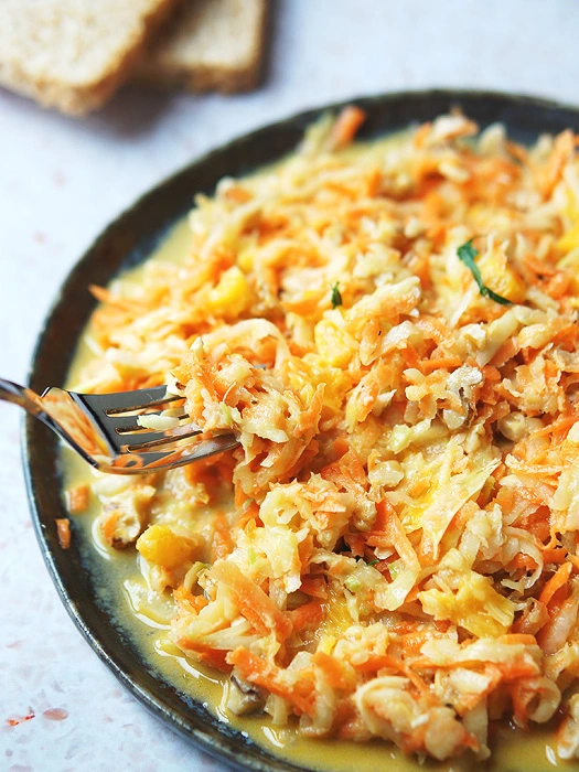 Kohlrabisalat mit Möhren und Orangen
