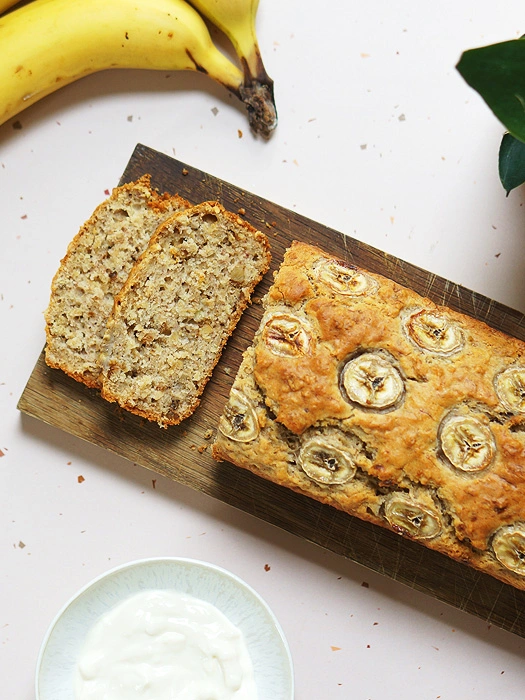 Saftiges Bananenbrot mit Haferflocken und Nüssen